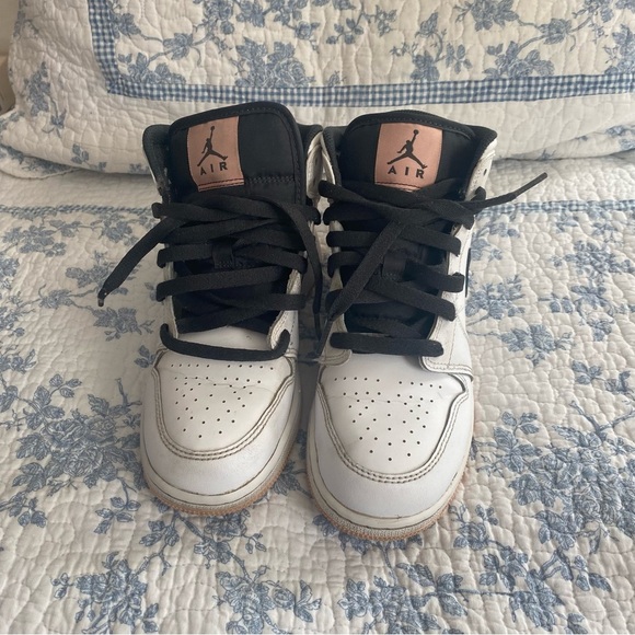 Nike Air Jordan 1 Mid Arctic Orange Sneakers Youth Size 6 - Picture 2 of 10